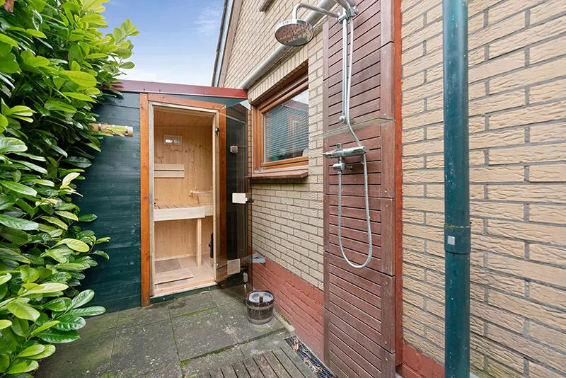 Outdoor shower - Outdoor shower installation